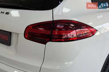 Внедорожник / Кроссовер Porsche Cayenne 2015 в 