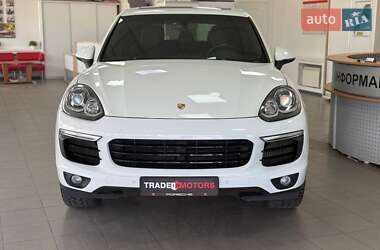 Внедорожник / Кроссовер Porsche Cayenne 2015 в 