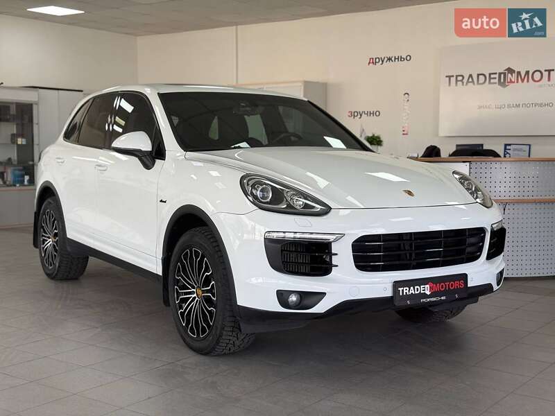Внедорожник / Кроссовер Porsche Cayenne 2015 в 