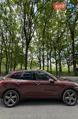 Внедорожник / Кроссовер Porsche Cayenne 2012 в 