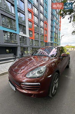 Внедорожник / Кроссовер Porsche Cayenne 2012 в 
