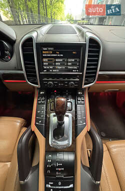 Внедорожник / Кроссовер Porsche Cayenne 2012 в 