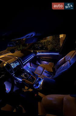 Внедорожник / Кроссовер Porsche Cayenne 2012 в 