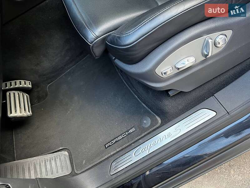 Позашляховик / Кросовер Porsche Cayenne 2014 в Харкові