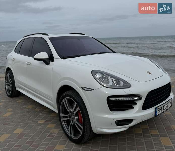 Внедорожник / Кроссовер Porsche Cayenne 2012 в 