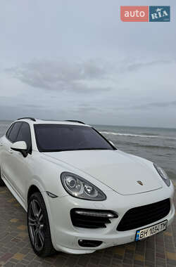 Внедорожник / Кроссовер Porsche Cayenne 2012 в 