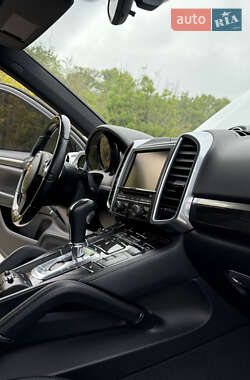 Внедорожник / Кроссовер Porsche Cayenne 2012 в 