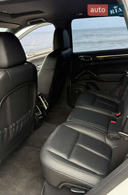 Внедорожник / Кроссовер Porsche Cayenne 2012 в 