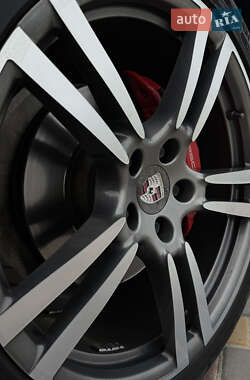 Внедорожник / Кроссовер Porsche Cayenne 2012 в 