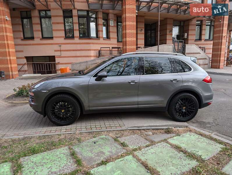 Позашляховик / Кросовер Porsche Cayenne 2010 в Києві