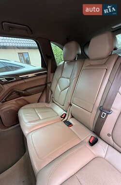 Внедорожник / Кроссовер Porsche Cayenne 2012 в 