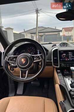 Позашляховик / Кросовер Porsche Cayenne 2017 в 