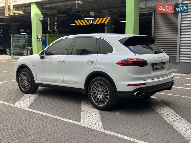 Внедорожник / Кроссовер Porsche Cayenne 2015 в Киеве