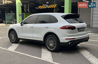 Внедорожник / Кроссовер Porsche Cayenne 2015 в 