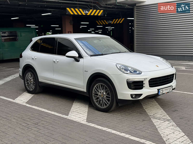 Внедорожник / Кроссовер Porsche Cayenne 2015 в Киеве