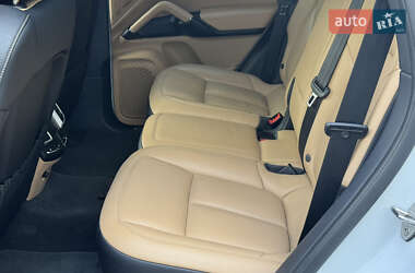 Позашляховик / Кросовер Porsche Cayenne 2015 в Києві