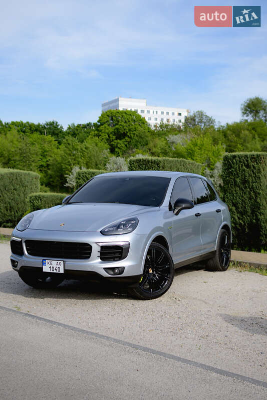 Позашляховик / Кросовер Porsche Cayenne 2017 в 