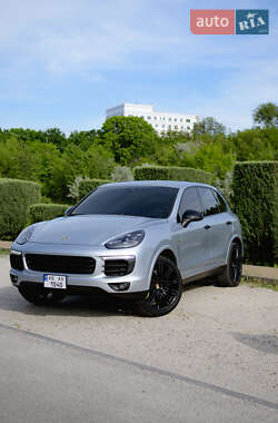 Внедорожник / Кроссовер Porsche Cayenne 2017 в 