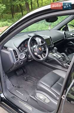 Внедорожник / Кроссовер Porsche Cayenne 2015 в 