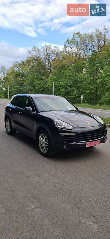 Внедорожник / Кроссовер Porsche Cayenne 2015 в 