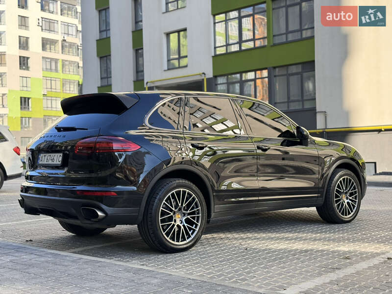 Позашляховик / Кросовер Porsche Cayenne 2015 в Івано-Франківську