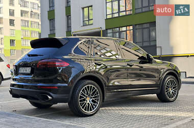 Внедорожник / Кроссовер Porsche Cayenne 2015 в 