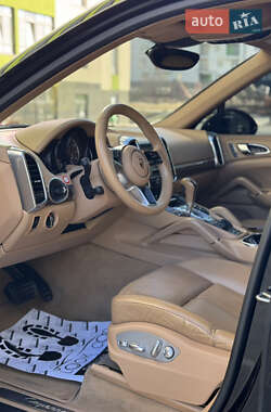 Внедорожник / Кроссовер Porsche Cayenne 2015 в 