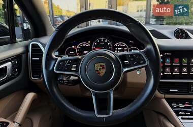 Позашляховик / Кросовер Porsche Cayenne 2021 в 