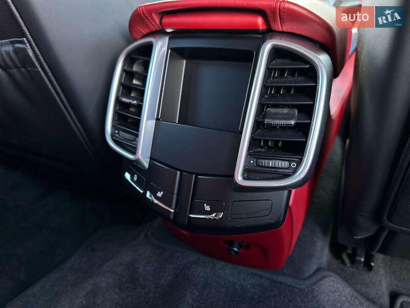 Внедорожник / Кроссовер Porsche Cayenne 2014 в Киеве
