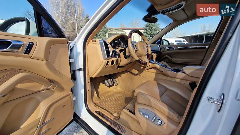 Внедорожник / Кроссовер Porsche Cayenne 2013 в Днепре