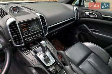 Внедорожник / Кроссовер Porsche Cayenne 2014 в 