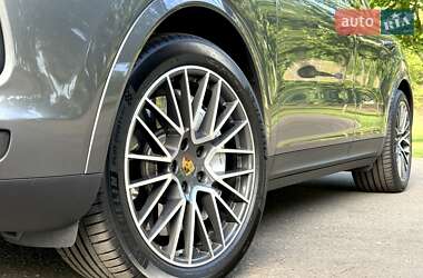 Позашляховик / Кросовер Porsche Cayenne 2019 в 