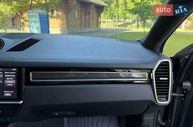 Позашляховик / Кросовер Porsche Cayenne 2019 в 