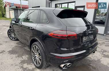 Внедорожник / Кроссовер Porsche Cayenne 2015 в 