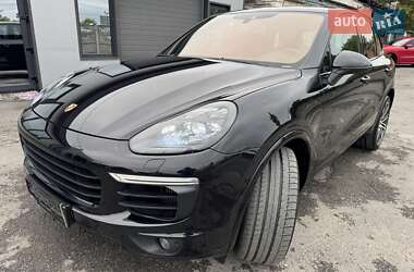 Внедорожник / Кроссовер Porsche Cayenne 2015 в 