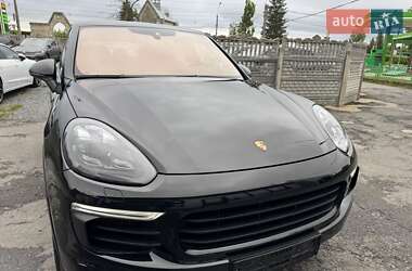 Внедорожник / Кроссовер Porsche Cayenne 2015 в 
