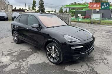 Внедорожник / Кроссовер Porsche Cayenne 2015 в 
