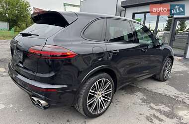 Внедорожник / Кроссовер Porsche Cayenne 2015 в 