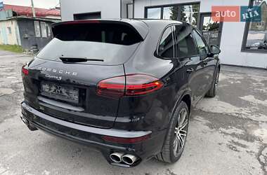 Внедорожник / Кроссовер Porsche Cayenne 2015 в 