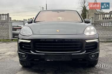 Внедорожник / Кроссовер Porsche Cayenne 2015 в 