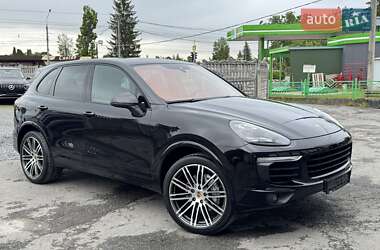 Внедорожник / Кроссовер Porsche Cayenne 2015 в 