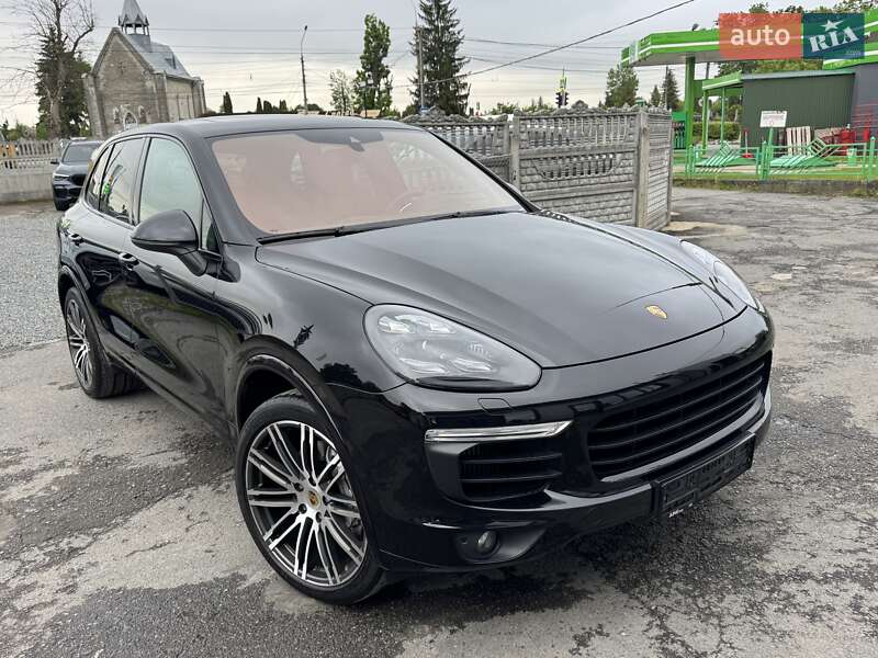 Внедорожник / Кроссовер Porsche Cayenne 2015 в 