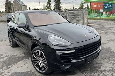 Внедорожник / Кроссовер Porsche Cayenne 2015 в 