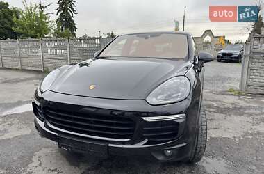 Внедорожник / Кроссовер Porsche Cayenne 2015 в 