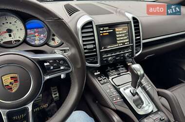 Внедорожник / Кроссовер Porsche Cayenne 2015 в 
