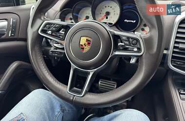 Внедорожник / Кроссовер Porsche Cayenne 2015 в 