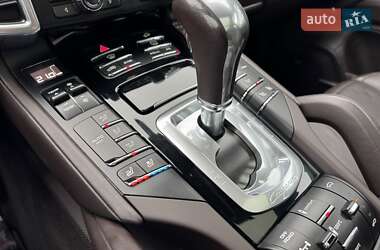 Внедорожник / Кроссовер Porsche Cayenne 2015 в 