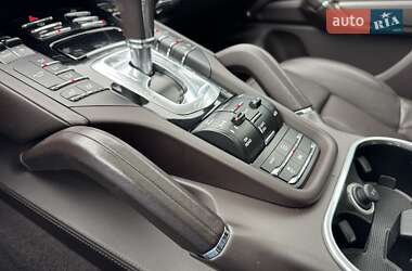 Внедорожник / Кроссовер Porsche Cayenne 2015 в 