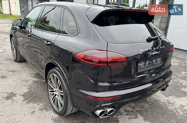 Внедорожник / Кроссовер Porsche Cayenne 2015 в 