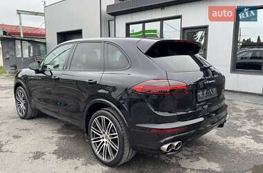 Внедорожник / Кроссовер Porsche Cayenne 2015 в 
